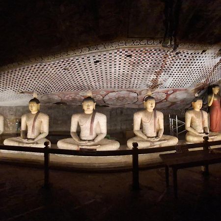 Smashing Inn Dambulla Bagian luar foto